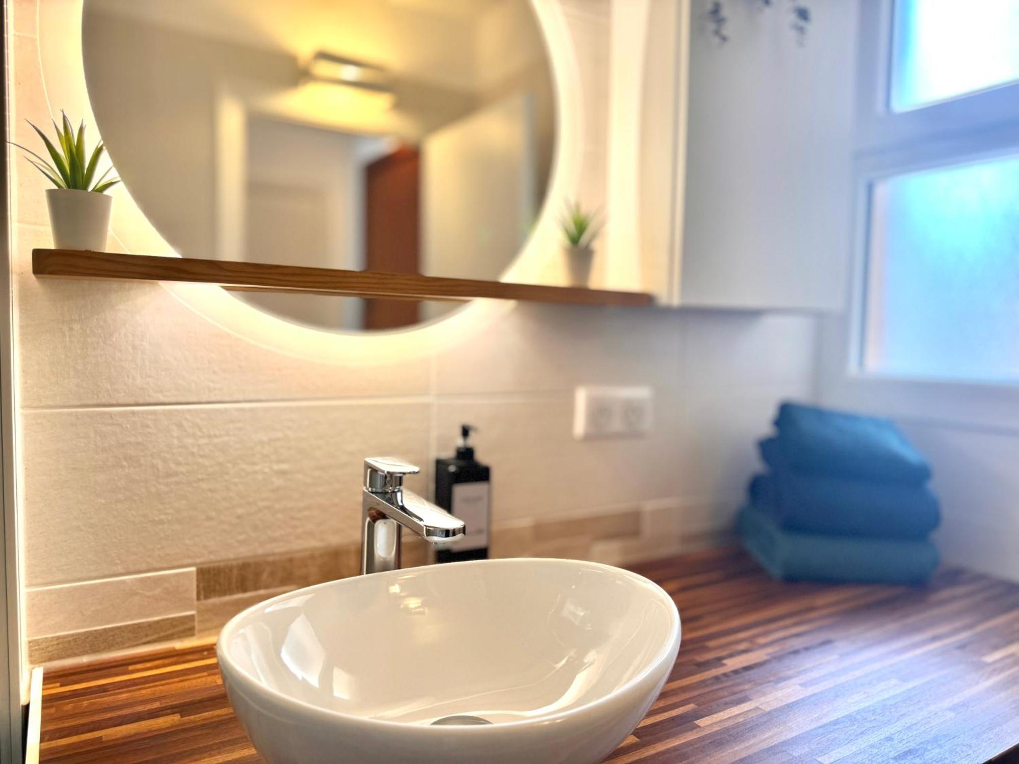 Apartment Charming 2-rooms - Walk To Beach, Near Monaco & Menton *
